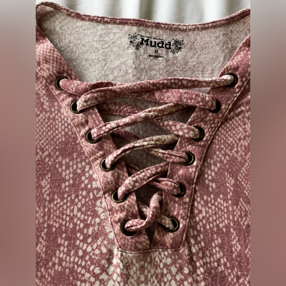 Mudd pink snakeprint top 🛍️ 4/$15 Bundle and Save 📦 - Picture 5 of 5